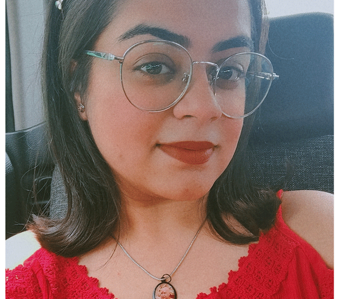 Nayraa Sethi smiling selfie.